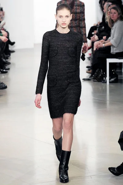 Look 16